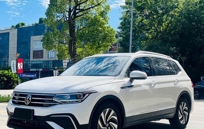 Volkswagen Tiguan II, 2022 год, 2 390 000 рублей, 1 фотография