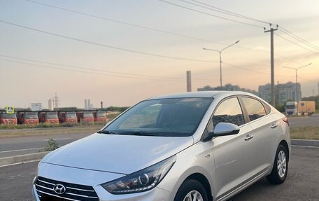 Hyundai Solaris II рестайлинг, 2019 год, 1 400 000 рублей, 5 фотография