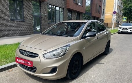 Hyundai Solaris II рестайлинг, 2012 год, 550 000 рублей, 2 фотография