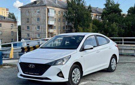 Hyundai Solaris II рестайлинг, 2022 год, 1 200 000 рублей, 2 фотография