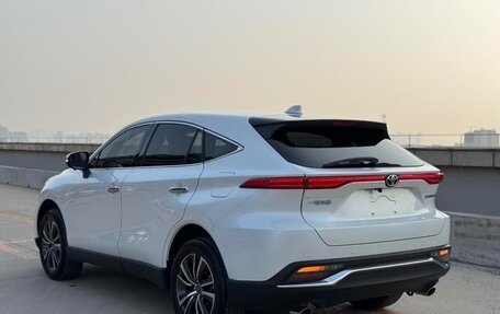 Toyota Harrier, 2022 год, 2 700 000 рублей, 4 фотография