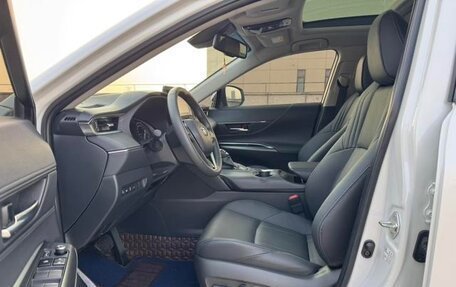 Toyota Harrier, 2022 год, 2 700 000 рублей, 8 фотография