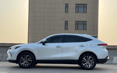 Toyota Harrier, 2022 год, 2 700 000 рублей, 3 фотография