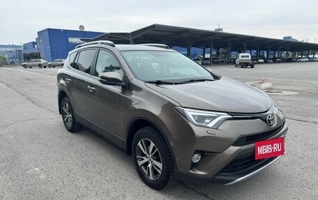 Toyota RAV4, 2018 год, 2 500 000 рублей, 4 фотография