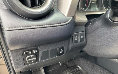 Toyota RAV4, 2018 год, 2 500 000 рублей, 15 фотография