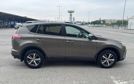 Toyota RAV4, 2018 год, 2 500 000 рублей, 10 фотография