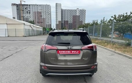Toyota RAV4, 2018 год, 2 500 000 рублей, 9 фотография