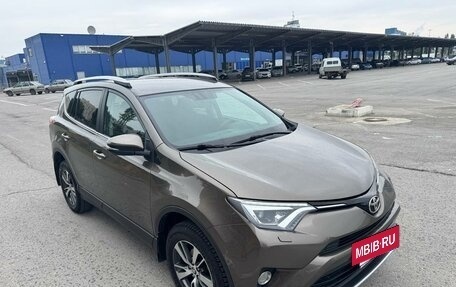 Toyota RAV4, 2018 год, 2 500 000 рублей, 11 фотография