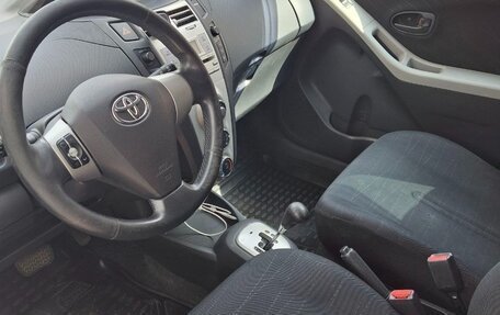 Toyota Yaris III рестайлинг, 2006 год, 500 000 рублей, 6 фотография