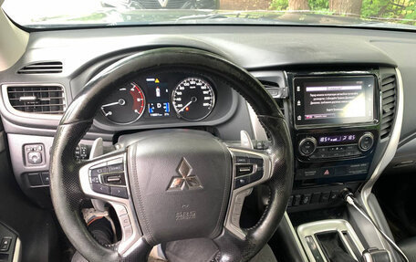 Mitsubishi Pajero Sport III рестайлинг, 2019 год, 3 200 000 рублей, 5 фотография