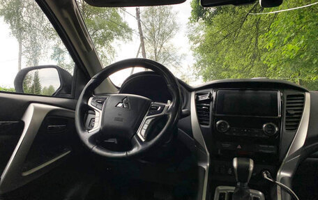 Mitsubishi Pajero Sport III рестайлинг, 2019 год, 3 200 000 рублей, 12 фотография
