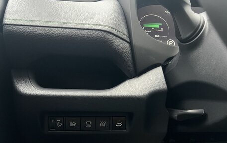 Toyota RAV4, 2025 год, 3 890 000 рублей, 28 фотография