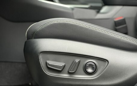 Toyota RAV4, 2025 год, 3 890 000 рублей, 32 фотография