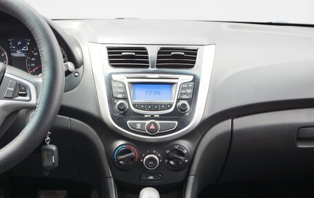 Hyundai Solaris II рестайлинг, 2011 год, 720 000 рублей, 10 фотография