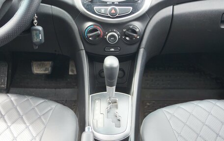 Hyundai Solaris II рестайлинг, 2011 год, 720 000 рублей, 11 фотография