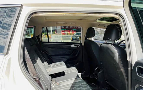 Volkswagen Tiguan II, 2022 год, 2 390 000 рублей, 9 фотография