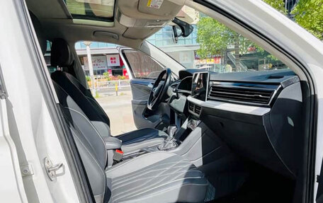 Volkswagen Tiguan II, 2022 год, 2 390 000 рублей, 8 фотография