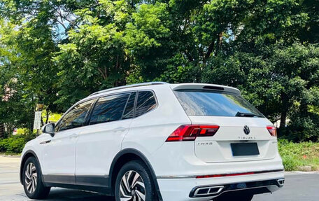 Volkswagen Tiguan II, 2022 год, 2 390 000 рублей, 4 фотография