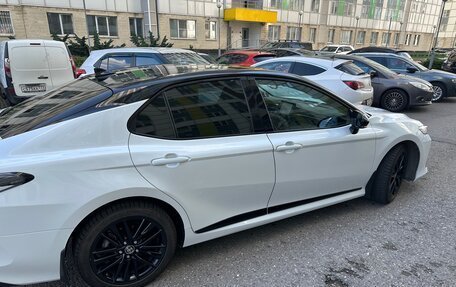 Toyota Camry, 2021 год, 3 690 000 рублей, 2 фотография