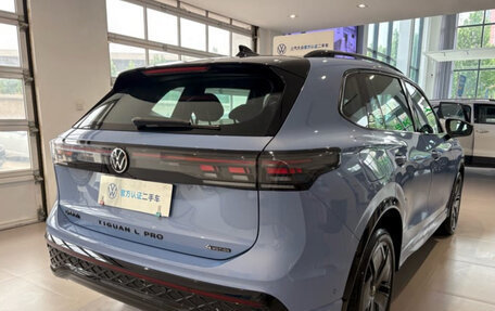 Volkswagen Tiguan, 2024 год, 3 890 000 рублей, 6 фотография