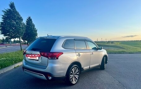 Mitsubishi Outlander III рестайлинг 3, 2020 год, 1 870 000 рублей, 4 фотография