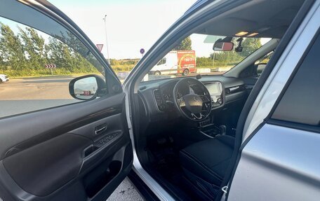 Mitsubishi Outlander III рестайлинг 3, 2020 год, 1 870 000 рублей, 7 фотография