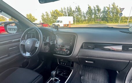 Mitsubishi Outlander III рестайлинг 3, 2020 год, 1 870 000 рублей, 10 фотография