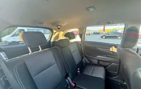 Mitsubishi Outlander III рестайлинг 3, 2020 год, 1 870 000 рублей, 11 фотография