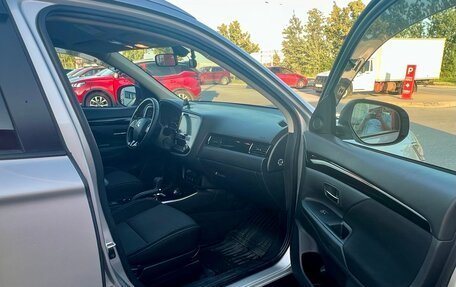 Mitsubishi Outlander III рестайлинг 3, 2020 год, 1 870 000 рублей, 9 фотография
