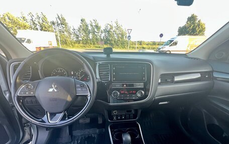 Mitsubishi Outlander III рестайлинг 3, 2020 год, 1 870 000 рублей, 8 фотография
