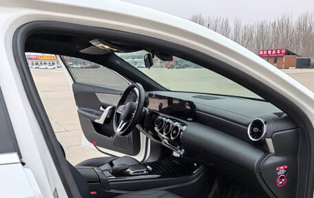 Mercedes-Benz A-Класс, 2022 год, 1 990 000 рублей, 8 фотография