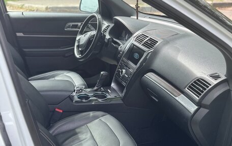 Ford Explorer VI, 2016 год, 2 650 000 рублей, 5 фотография