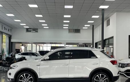 Volkswagen T-Roc I, 2022 год, 1 650 000 рублей, 3 фотография
