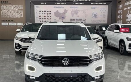 Volkswagen T-Roc I, 2022 год, 1 650 000 рублей, 2 фотография