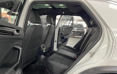 Volkswagen T-Roc I, 2022 год, 1 650 000 рублей, 5 фотография