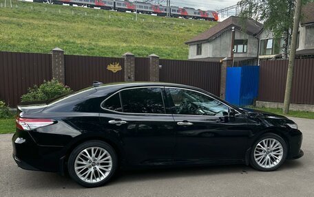 Toyota Camry, 2019 год, 2 410 000 рублей, 3 фотография