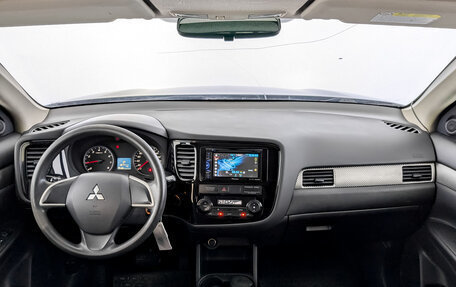Mitsubishi Outlander III рестайлинг 3, 2013 год, 1 195 000 рублей, 14 фотография