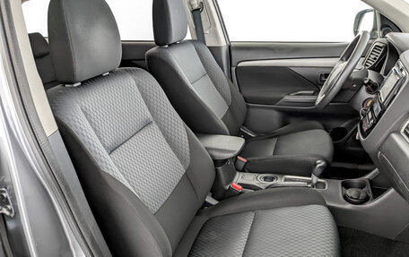 Mitsubishi Outlander III рестайлинг 3, 2013 год, 1 195 000 рублей, 23 фотография