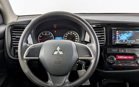 Mitsubishi Outlander III рестайлинг 3, 2013 год, 1 195 000 рублей, 21 фотография