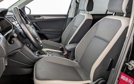 Volkswagen Tiguan II, 2019 год, 2 700 000 рублей, 20 фотография