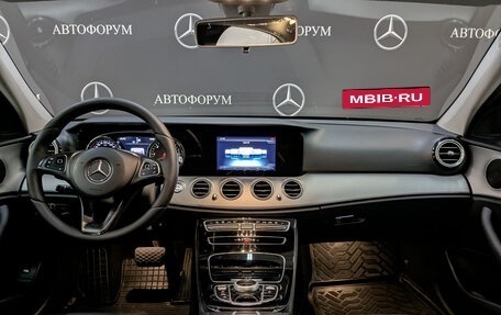 Mercedes-Benz E-Класс, 2018 год, 2 250 000 рублей, 14 фотография