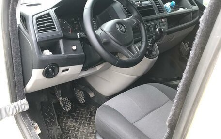Volkswagen Transporter T6 рестайлинг, 2017 год, 1 220 000 рублей, 7 фотография