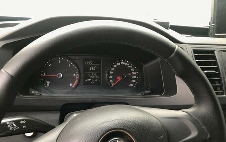 Volkswagen Transporter T6 рестайлинг, 2017 год, 1 220 000 рублей, 6 фотография
