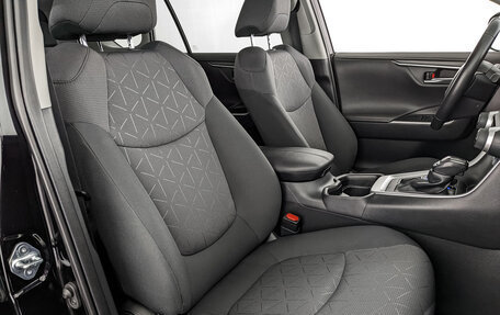 Toyota RAV4, 2021 год, 3 100 000 рублей, 24 фотография