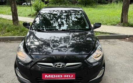 Hyundai Solaris II рестайлинг, 2012 год, 650 000 рублей, 1 фотография