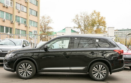 Mitsubishi Outlander III рестайлинг 3, 2022 год, 3 490 000 рублей, 5 фотография