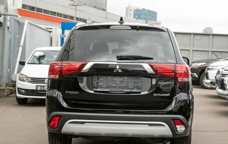 Mitsubishi Outlander III рестайлинг 3, 2022 год, 3 490 000 рублей, 3 фотография