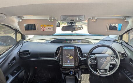 Toyota Prius IV XW50, 2018 год, 2 090 000 рублей, 11 фотография