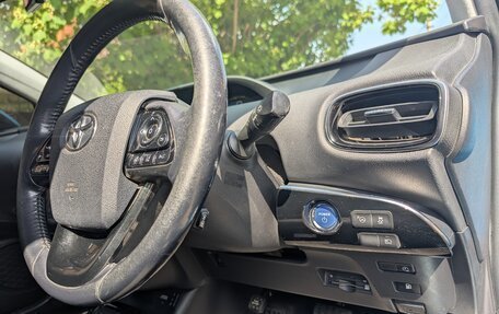 Toyota Prius IV XW50, 2018 год, 2 090 000 рублей, 9 фотография