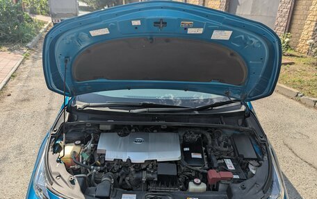 Toyota Prius IV XW50, 2018 год, 2 090 000 рублей, 7 фотография